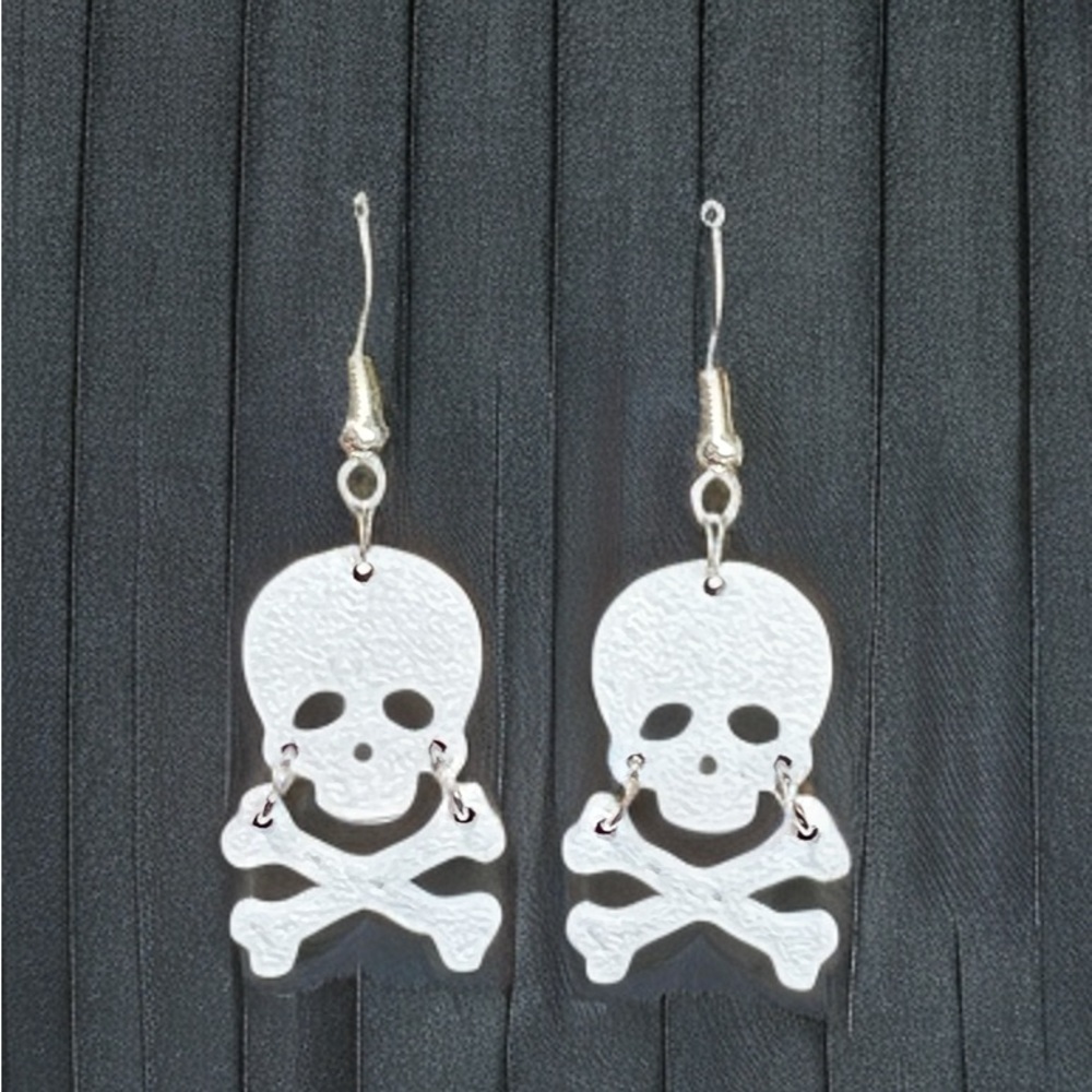Skull & Crossbones Earrings – Edgy Halloween Statement Jewelry